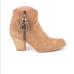 Stuart Weitzman Leather Tasseled Chunky Heel Ankle Booties Tan Size 5.5